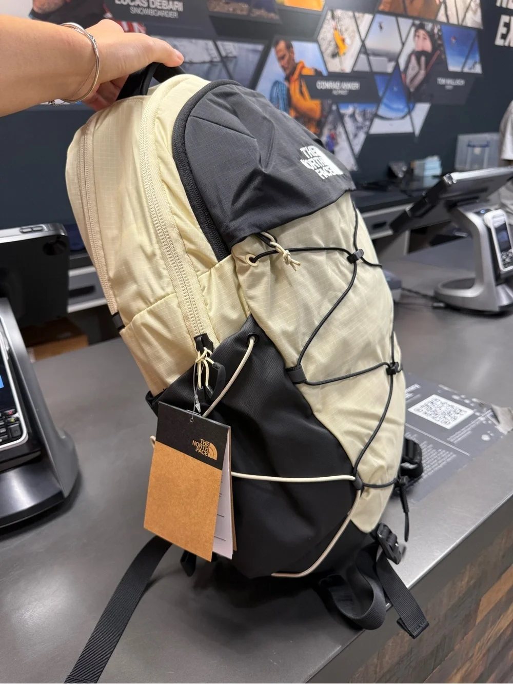 NWT！The North Face unisex Black & Gravel Backpack - Lightweight Daypack